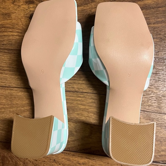 Audrey O. • Slide Shoes • W/ Mint Green • Checkered Design • Size 9 - Picture 10 of 13